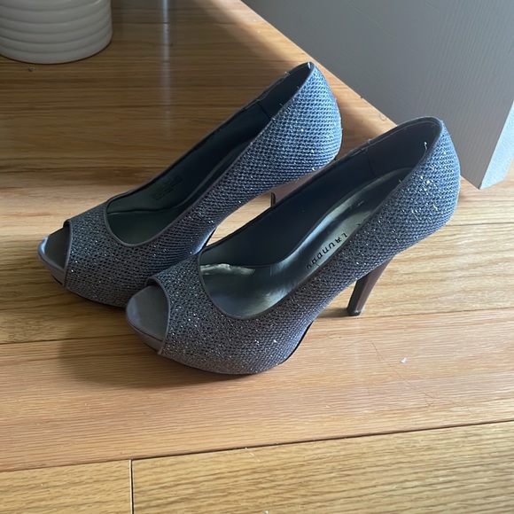 Sparkling blue/gray. Worn 3 times. Very comfortable. - Picture 3 of 3